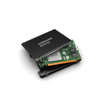 MZWLJ15THALA-00007 Samsung PM1733 SSD Enterprise Solid State Drive