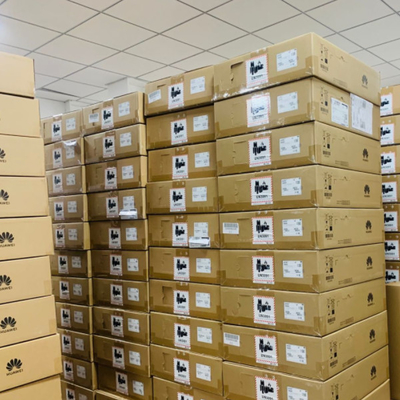 S6730S-S24X6Q Huawei Beralih 24 10G SFP + 6 40GE QSFP Termasuk 1 Catu Daya AC 600W
